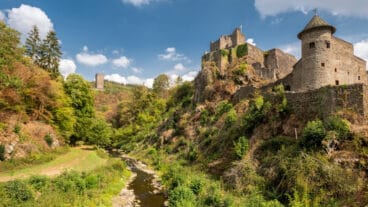 The Lieser flows past the Oberburg and Niederburg castle ruins in Manderschied
